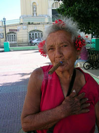 Foto van Cubaanse vrouw met sigaar
